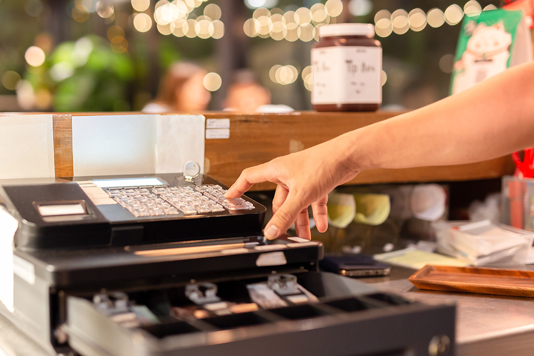 Importance of Knowing The Difference Between Cash Registers & Modern POS Systems
